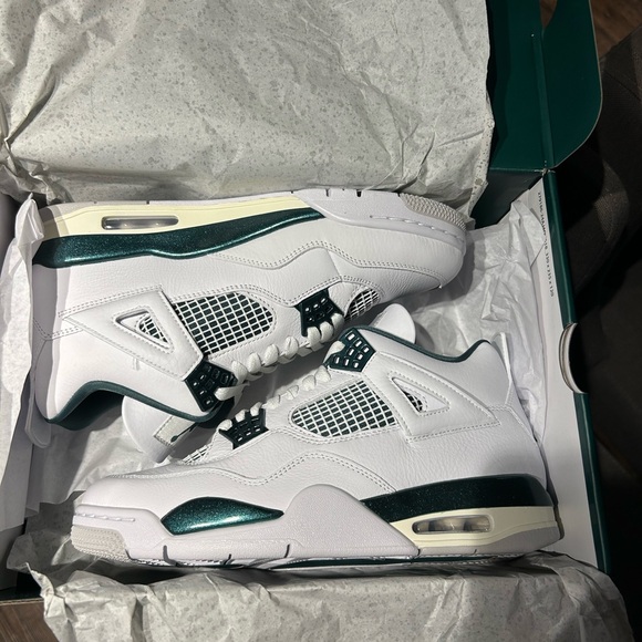 Air Jordan 4 - Picture 2 of 5